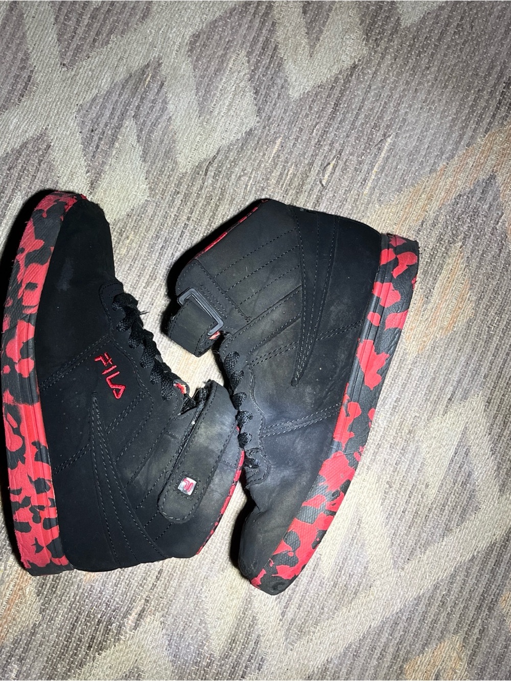 FILA Vulc 13 Mashup / size 3

Fast shipping